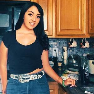 Meet your Posher, Leslie